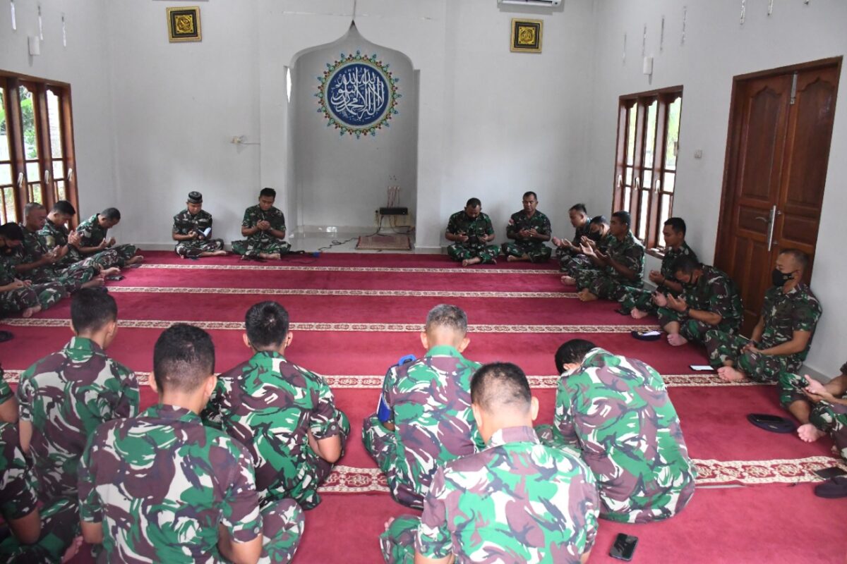 Prajurit Lanal Tba Panjatkan Doa Untuk Prajurit Tni Al Gugur Di Papua