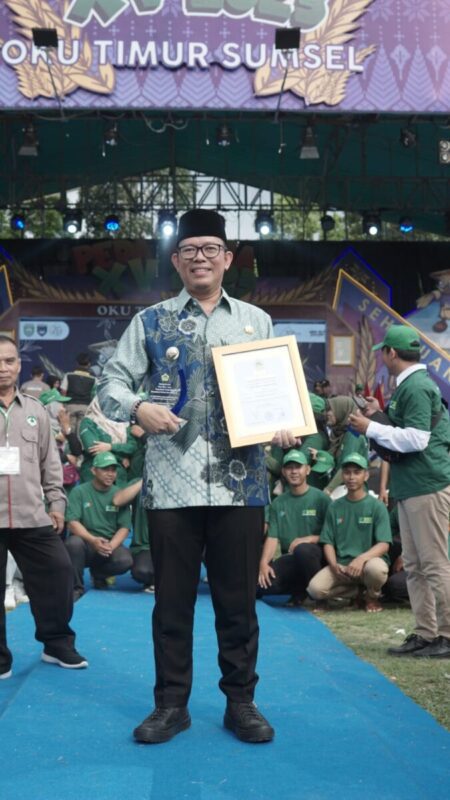 H Teddy Meilwansyah PJ Bupati OKU Dapat Penghargaan Adhi Bhakti Tani ...