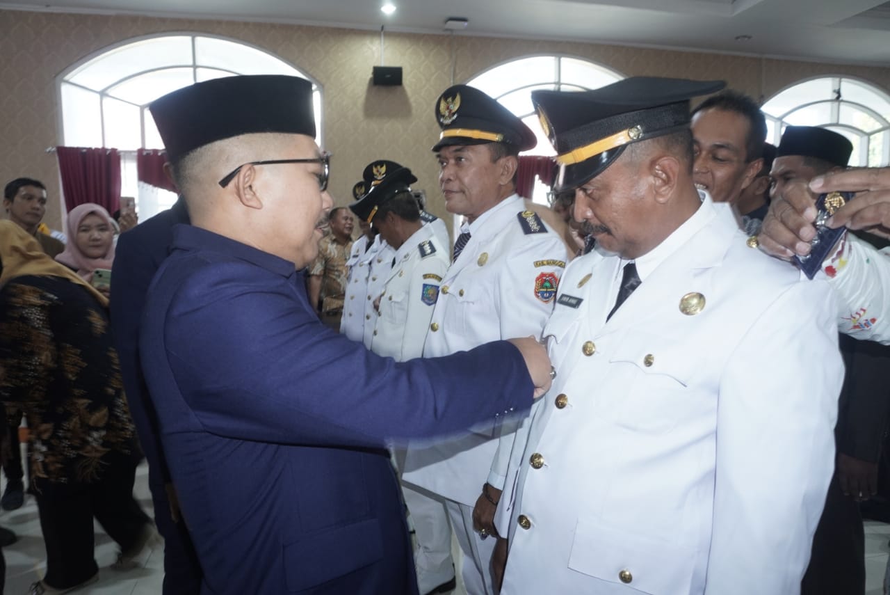 BUPATI BANGGAI Ir. H. AMIRUDIN, M.M MELANTIK DAN MENGAMBIL SUMPAH ...